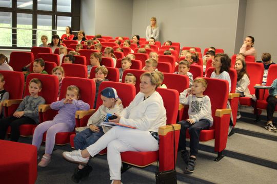 Grzegorz Kasdepke spotkał się z miłośnikami literatury w Chełmskiej Bibliotece Publicznej [GALERIA ZDJĘĆ]