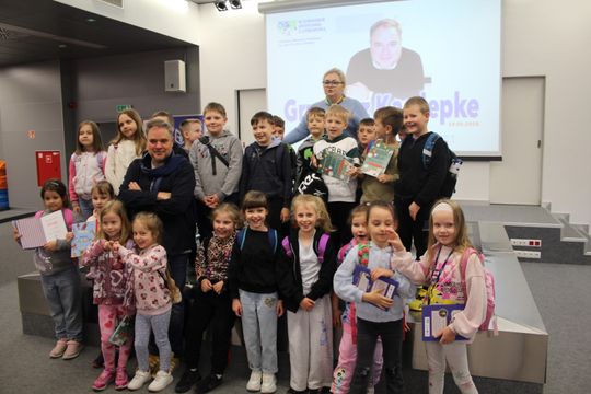 Grzegorz Kasdepke spotkał się z miłośnikami literatury w Chełmskiej Bibliotece Publicznej [GALERIA ZDJĘĆ]