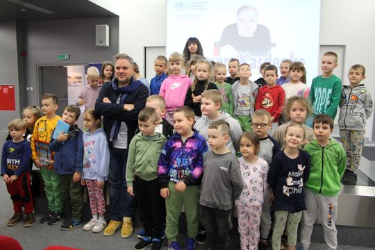 Grzegorz Kasdepke spotkał się z miłośnikami literatury w Chełmskiej Bibliotece Publicznej [GALERIA ZDJĘĆ]