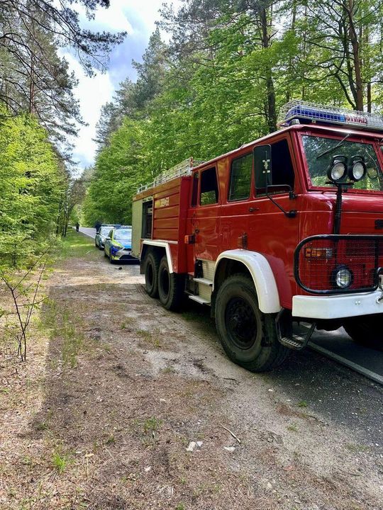 Samochód roztrzaskany. Kierowca trafił do szpitala [ZDJĘCIA]