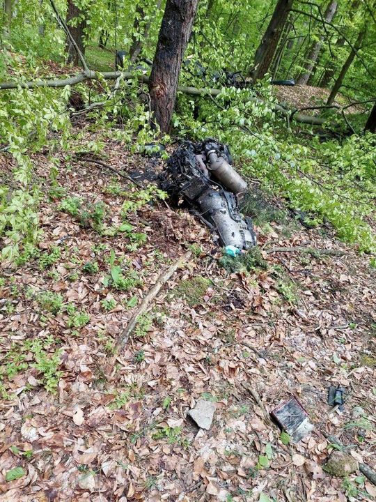 Samochód roztrzaskany. Kierowca trafił do szpitala [ZDJĘCIA]