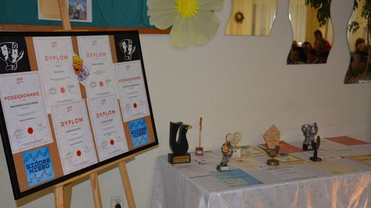 Chełm. Premiera spektaklu ,,Spełnić marzenie" w wykonaniu grupy teatralnej INVICTUS [GALERIA ZDJĘĆ]