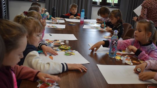 Uczniowie ze Szkoły Podstawowej w Żółkiewce odwiedzili bibliotekę [GALERIA ZDJĘĆ]