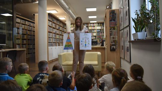 Uczniowie ze Szkoły Podstawowej w Żółkiewce odwiedzili bibliotekę [GALERIA ZDJĘĆ]