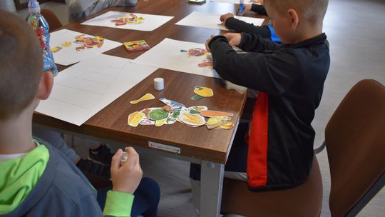 Uczniowie ze Szkoły Podstawowej w Żółkiewce odwiedzili bibliotekę [GALERIA ZDJĘĆ]