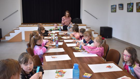 Uczniowie ze Szkoły Podstawowej w Żółkiewce odwiedzili bibliotekę [GALERIA ZDJĘĆ]