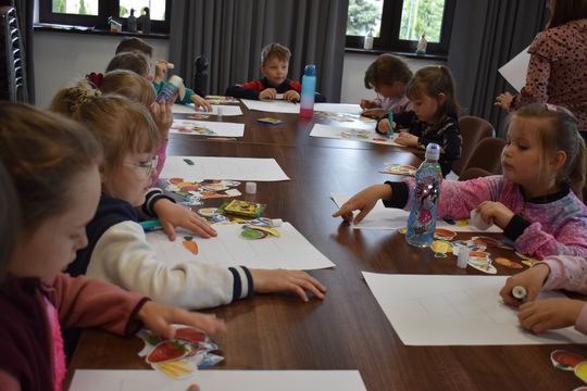 Uczniowie ze Szkoły Podstawowej w Żółkiewce odwiedzili bibliotekę [GALERIA ZDJĘĆ]