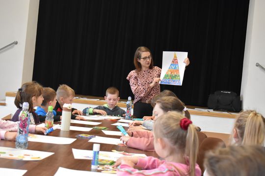 Uczniowie ze Szkoły Podstawowej w Żółkiewce odwiedzili bibliotekę [GALERIA ZDJĘĆ]