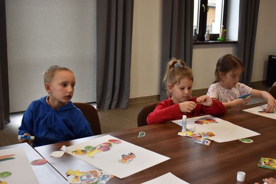 Uczniowie ze Szkoły Podstawowej w Żółkiewce odwiedzili bibliotekę [GALERIA ZDJĘĆ]