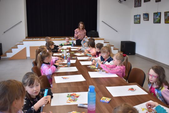 Uczniowie ze Szkoły Podstawowej w Żółkiewce odwiedzili bibliotekę [GALERIA ZDJĘĆ]