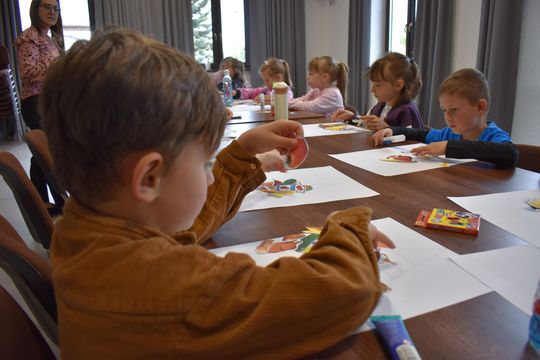 Uczniowie ze Szkoły Podstawowej w Żółkiewce odwiedzili bibliotekę [GALERIA ZDJĘĆ]