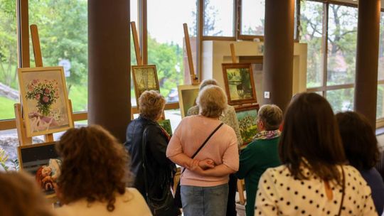 Plenerowe Reminiscencje – wystawa grupy artystycznej Alternatywa w Chełmskim Domu Kultury [GALERIA ZDJĘĆ]