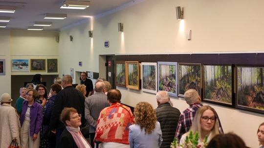 Plenerowe Reminiscencje – wystawa grupy artystycznej Alternatywa w Chełmskim Domu Kultury [GALERIA ZDJĘĆ]