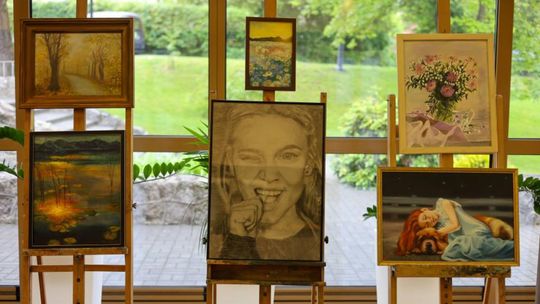 Plenerowe Reminiscencje – wystawa grupy artystycznej Alternatywa w Chełmskim Domu Kultury [GALERIA ZDJĘĆ]