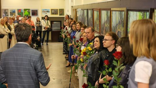 Plenerowe Reminiscencje – wystawa grupy artystycznej Alternatywa w Chełmskim Domu Kultury [GALERIA ZDJĘĆ]