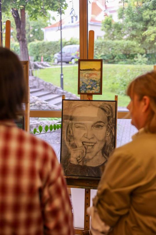 Plenerowe Reminiscencje – wystawa grupy artystycznej Alternatywa w Chełmskim Domu Kultury [GALERIA ZDJĘĆ]