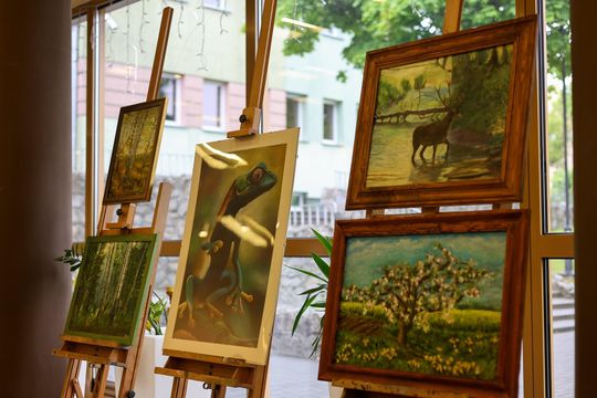 Plenerowe Reminiscencje – wystawa grupy artystycznej Alternatywa w Chełmskim Domu Kultury [GALERIA ZDJĘĆ]