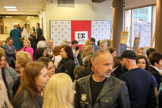 Plenerowe Reminiscencje – wystawa grupy artystycznej Alternatywa w Chełmskim Domu Kultury [GALERIA ZDJĘĆ]