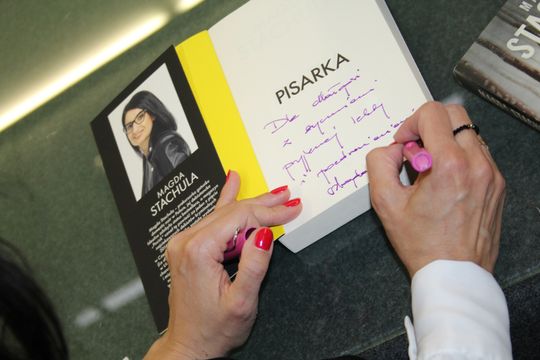 Spotkanie z Magdą Stachulą – znaną autorkę thrillerów psychologicznych [GALERIA ZDJĘĆ]