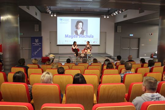 Spotkanie z Magdą Stachulą – znaną autorkę thrillerów psychologicznych [GALERIA ZDJĘĆ]