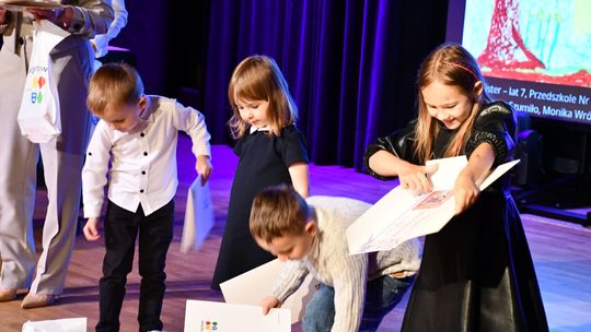 Krasnystaw. Rozstrzygnięcie konkursu plastycznego: Moja Mama Superbohaterka [GALERIA ZDJĘĆ]