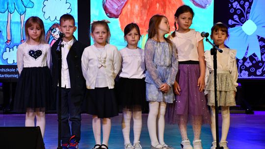 Krasnystaw. Rozstrzygnięcie konkursu plastycznego: Moja Mama Superbohaterka [GALERIA ZDJĘĆ]