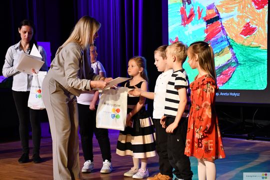 Krasnystaw. Rozstrzygnięcie konkursu plastycznego: Moja Mama Superbohaterka [GALERIA ZDJĘĆ]