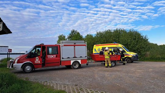 Wędkarz śmigłowcem LPR zabrany do szpitala. Łowił z łódki na Jeziorze Wytyckim [ZDJĘCIA]