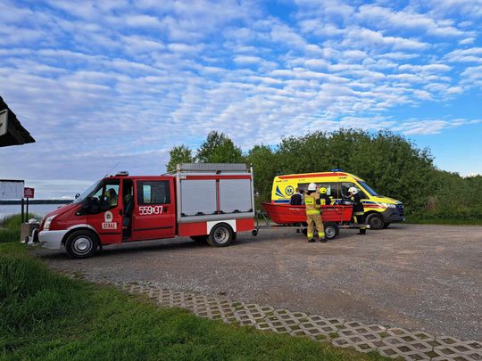 Wędkarz śmigłowcem LPR zabrany do szpitala. Łowił z łódki na Jeziorze Wytyckim [ZDJĘCIA]