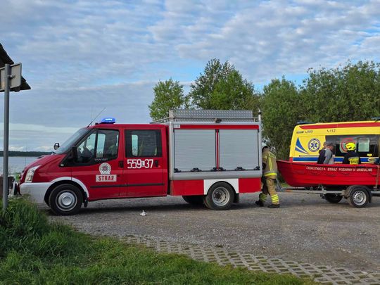 Wędkarz śmigłowcem LPR zabrany do szpitala. Łowił z łódki na Jeziorze Wytyckim [ZDJĘCIA]