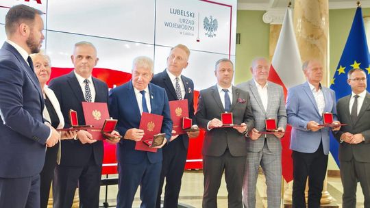 Region. Ci samorządowcy z naszego regionu zostali wyróżnieni przez wojewodę [GALERIA ZDJĘĆ]