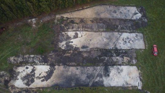 Stanowisko Tarnawatka - Tartak 8. Wyznaczanie obiektów po odhumusowaniu powierzchni wykopów.