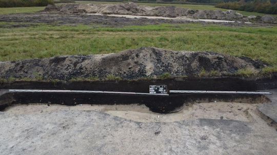 Stanowisko Tarnawatka - Tartak 8. Profil wczesnośredniowiecznego obiektu archeologicznego.