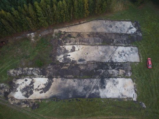 Stanowisko Tarnawatka - Tartak 8. Wyznaczanie obiektów po odhumusowaniu powierzchni wykopów. Stanowisko Tarnawatka - Tartak 8. Wyznaczanie obiektów po odhumusowaniu powierzchni wykopów.