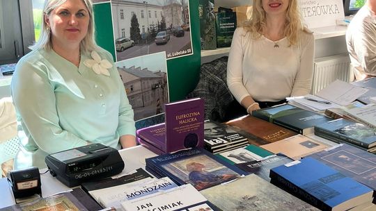 Trwają Chełmskie Targi Książki - Wieczorkowski, Bednarek, Chełmska legenda. W cieniu trzech dębów [GALERIA ZDJĘĆ]