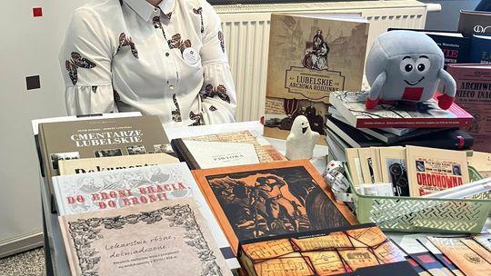 Trwają Chełmskie Targi Książki - Wieczorkowski, Bednarek, Chełmska legenda. W cieniu trzech dębów [GALERIA ZDJĘĆ]