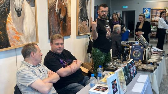 Trwają Chełmskie Targi Książki - Wieczorkowski, Bednarek, Chełmska legenda. W cieniu trzech dębów [GALERIA ZDJĘĆ]