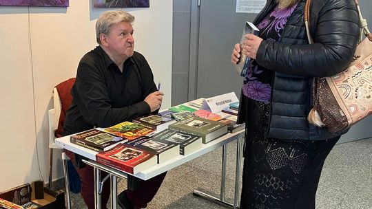 Trwają Chełmskie Targi Książki - Wieczorkowski, Bednarek, Chełmska legenda. W cieniu trzech dębów [GALERIA ZDJĘĆ]