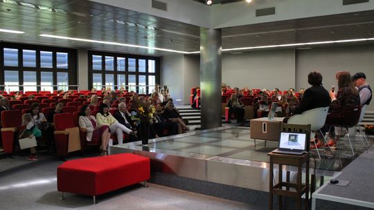 Trwają Chełmskie Targi Książki - Wieczorkowski, Bednarek, Chełmska legenda. W cieniu trzech dębów [GALERIA ZDJĘĆ]