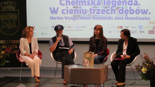 Trwają Chełmskie Targi Książki - Wieczorkowski, Bednarek, Chełmska legenda. W cieniu trzech dębów [GALERIA ZDJĘĆ]