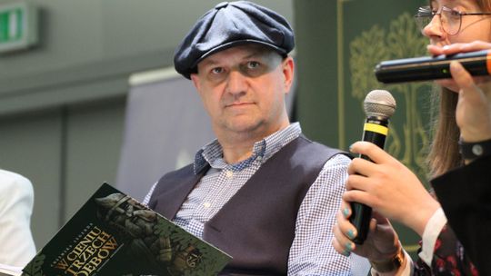 Trwają Chełmskie Targi Książki - Wieczorkowski, Bednarek, Chełmska legenda. W cieniu trzech dębów [GALERIA ZDJĘĆ]