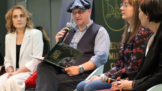 Trwają Chełmskie Targi Książki - Wieczorkowski, Bednarek, Chełmska legenda. W cieniu trzech dębów [GALERIA ZDJĘĆ]