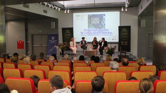 Trwają Chełmskie Targi Książki - Wieczorkowski, Bednarek, Chełmska legenda. W cieniu trzech dębów [GALERIA ZDJĘĆ]