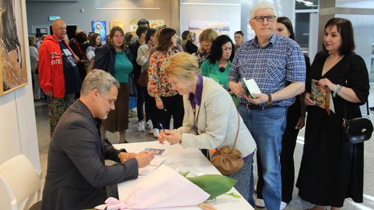 Trwają Chełmskie Targi Książki - Wieczorkowski, Bednarek, Chełmska legenda. W cieniu trzech dębów [GALERIA ZDJĘĆ]