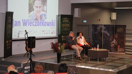 Trwają Chełmskie Targi Książki - Wieczorkowski, Bednarek, Chełmska legenda. W cieniu trzech dębów [GALERIA ZDJĘĆ]