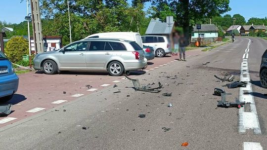Zderzenie osobówki z ciężarówką w Starym Brusie. Jedna osoba trafiła do szpitala [GALERIA ZDJĘĆ]