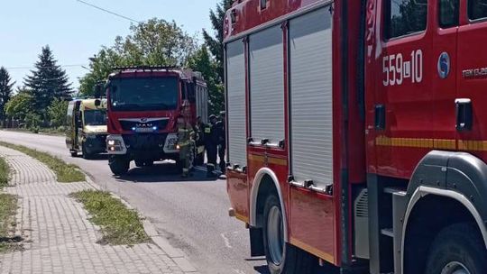 Zderzenie osobówki z ciężarówką w Starym Brusie. Jedna osoba trafiła do szpitala [GALERIA ZDJĘĆ]
