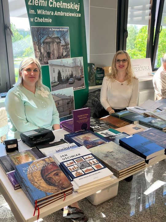 Trwają Chełmskie Targi Książki - Wieczorkowski, Bednarek, Chełmska legenda. W cieniu trzech dębów [GALERIA ZDJĘĆ]