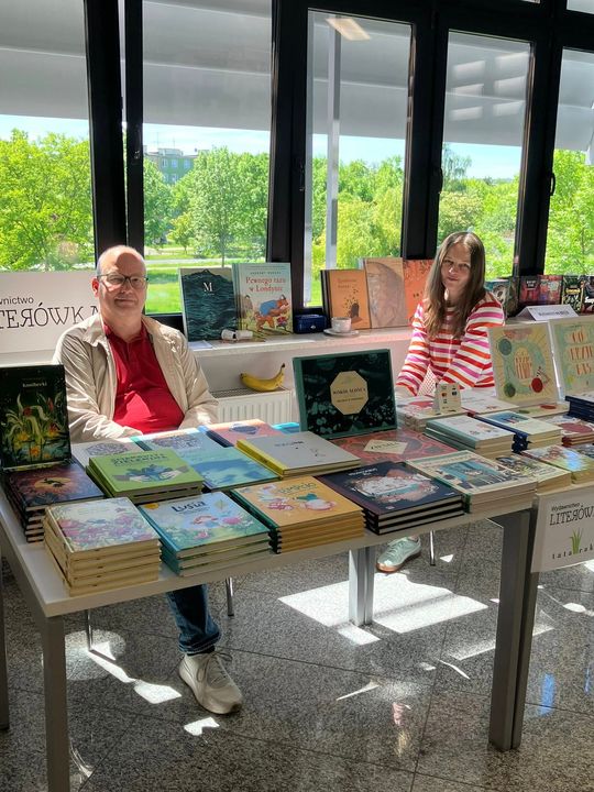 Trwają Chełmskie Targi Książki - Wieczorkowski, Bednarek, Chełmska legenda. W cieniu trzech dębów [GALERIA ZDJĘĆ]
