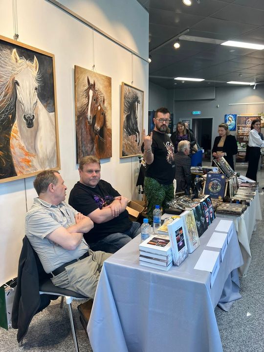 Trwają Chełmskie Targi Książki - Wieczorkowski, Bednarek, Chełmska legenda. W cieniu trzech dębów [GALERIA ZDJĘĆ]